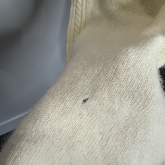 Morgan Taylor Lambwool Blend Beige Scarf - Picture 6 of 7